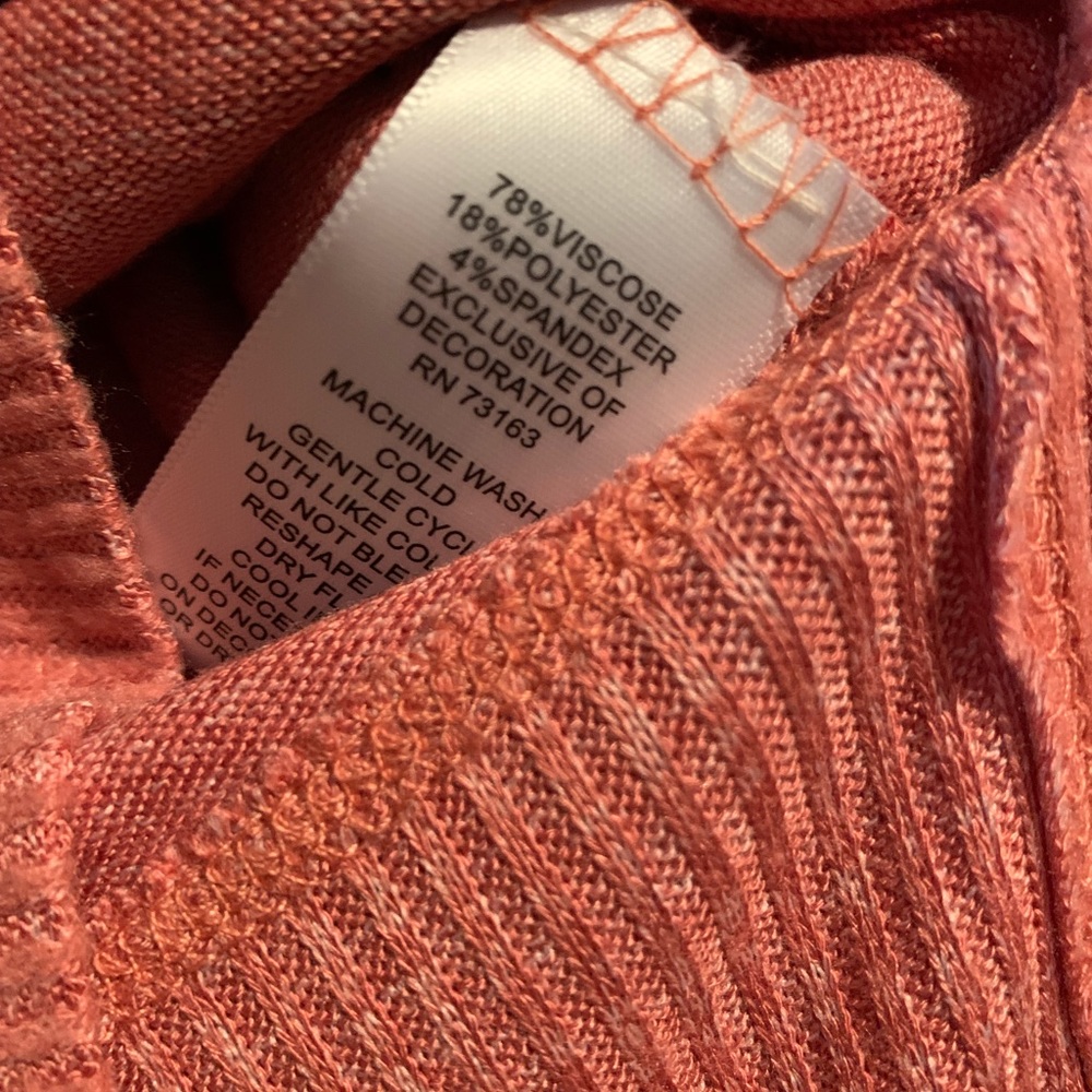 New๐Gorgeous soft ribbed sleeve top - Picture 8 of 8